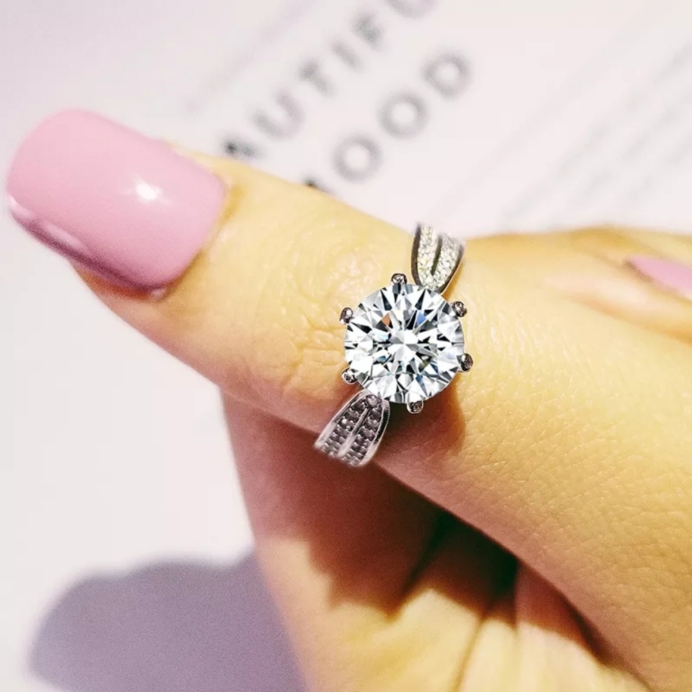 Luxury Designer White Round Center Diamond Ring - Picture 3 of 7